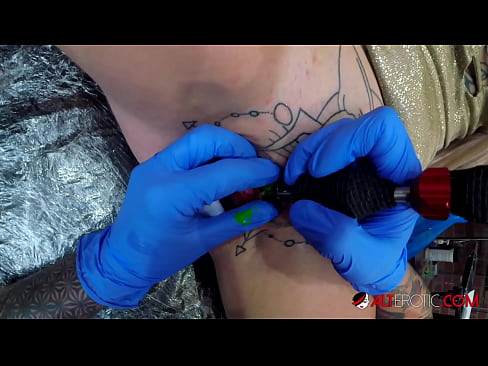 ❤️ tattooed ທີ່ສຸດ Hottie Sully Savage ໄດ້ຮັບ tattoo ສຸດ clitoris ຂອງນາງ ☑ ໜັງໂປ້ພາສາລັດເຊຍ ທີ່ lo.hentai-id-tv.ru ﹏